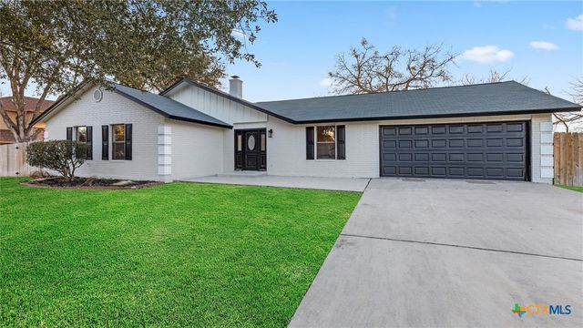 300 Ridge Crest Drive, Seguin, TX 78155