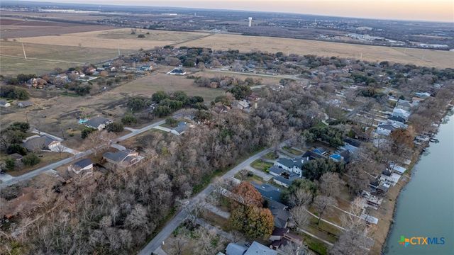 300 Ridge Crest Drive, Seguin, TX 78155