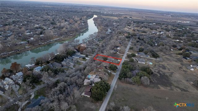 300 Ridge Crest Drive, Seguin, TX 78155