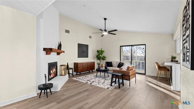 300 Ridge Crest Drive, Seguin, TX 78155