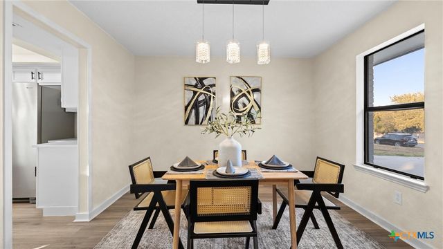 300 Ridge Crest Drive, Seguin, TX 78155