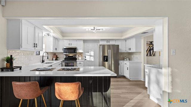 300 Ridge Crest Drive, Seguin, TX 78155