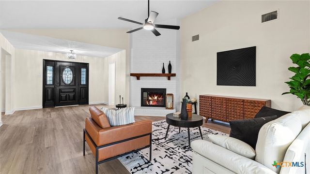 300 Ridge Crest Drive, Seguin, TX 78155