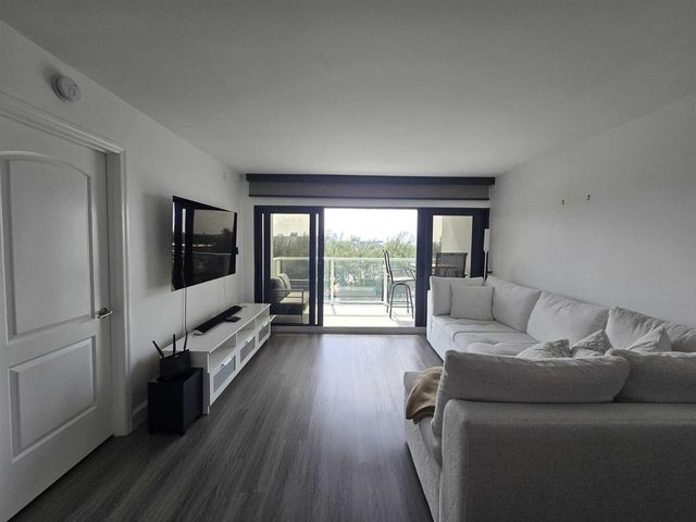 1401 N Riverside Drive 805, Pompano Beach, FL 33062