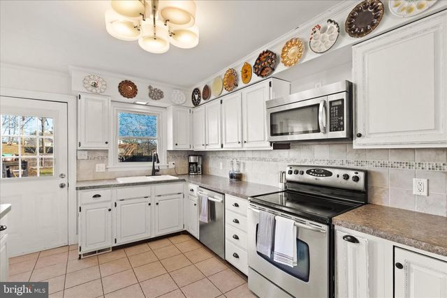 60 SAM SNEAD CIR, Etters, PA 17319