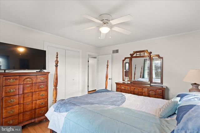 60 SAM SNEAD CIR, Etters, PA 17319