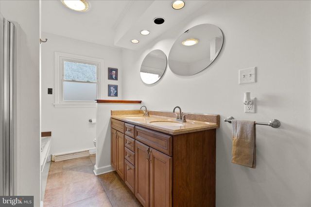 60 SAM SNEAD CIR, Etters, PA 17319