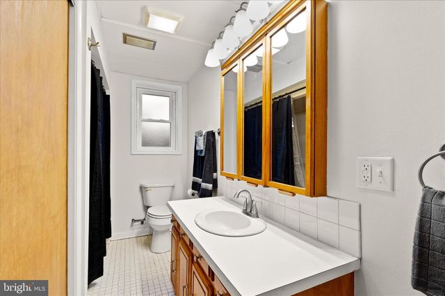 60 SAM SNEAD CIR, Etters, PA 17319