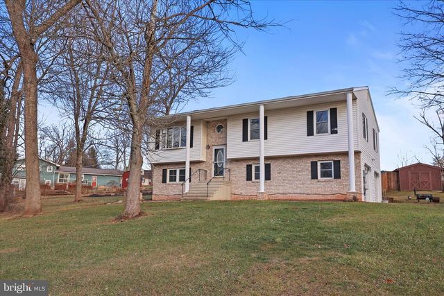60 SAM SNEAD CIR, Etters, PA 17319