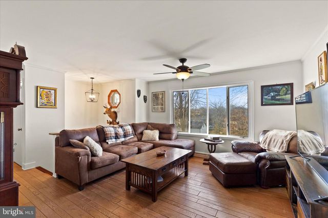 60 SAM SNEAD CIR, Etters, PA 17319