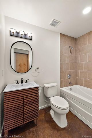 333 E Parent Avenue 16, Royal Oak, MI 48067