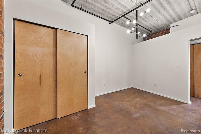 333 E Parent Avenue 16, Royal Oak, MI 48067