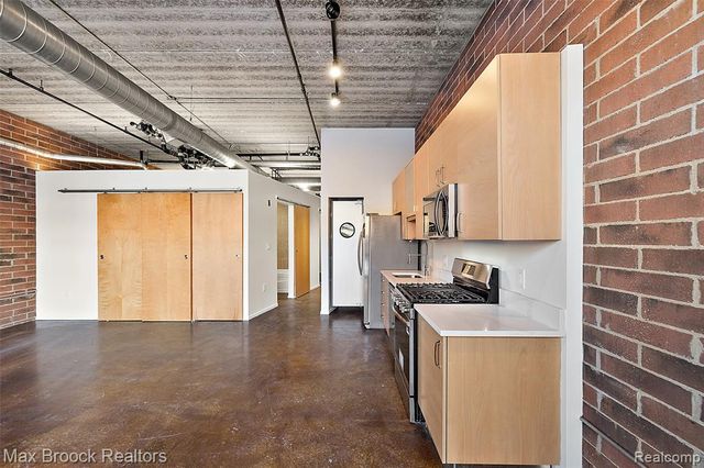 333 E Parent Avenue 16, Royal Oak, MI 48067