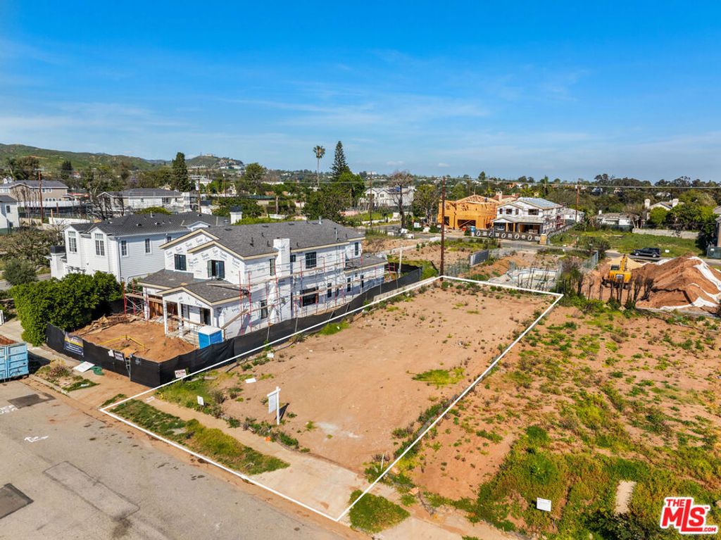 Image 1 of property listing at 760 Hartzell Street, Pacific Palisades, CA 90272