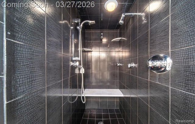 1932 Klingensmith Road, Bloomfield Hills, MI 48302