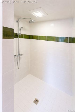 1932 Klingensmith Road, Bloomfield Hills, MI 48302