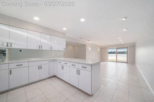 1932 Klingensmith Road, Bloomfield Hills, MI 48302