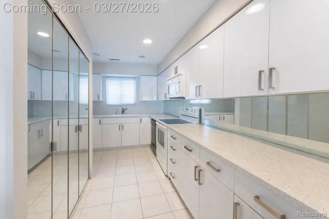 1932 Klingensmith Road, Bloomfield Hills, MI 48302