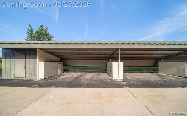 1932 Klingensmith Road, Bloomfield Hills, MI 48302