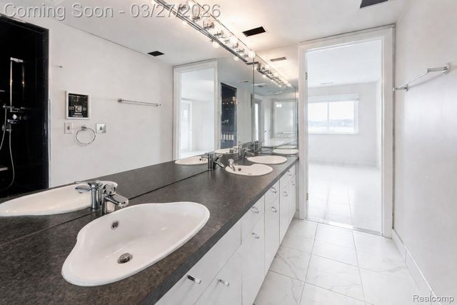 1932 Klingensmith Road, Bloomfield Hills, MI 48302