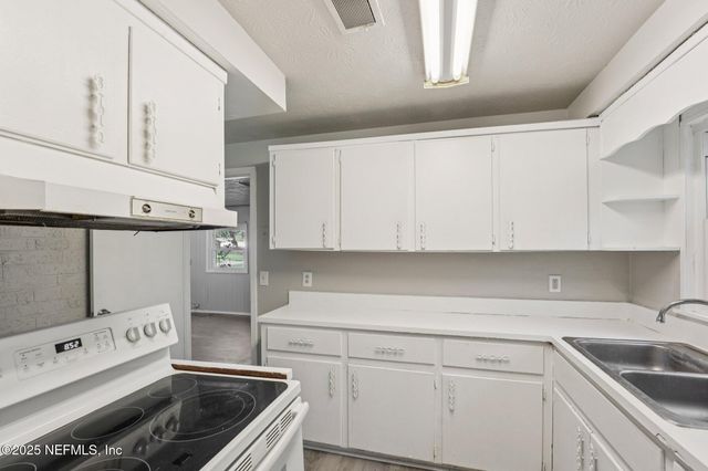 2639 EASTILL Drive, Jacksonville, FL 32211