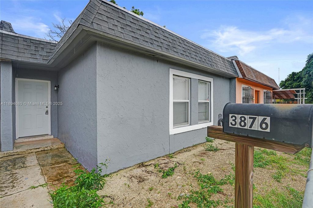 3876 NW 207th St Rd, Miami Gardens, FL 33055