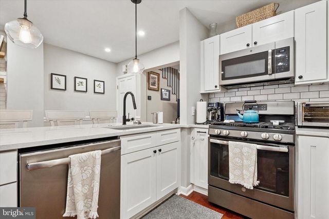 416 HERMIT ST, Philadelphia, PA 19128
