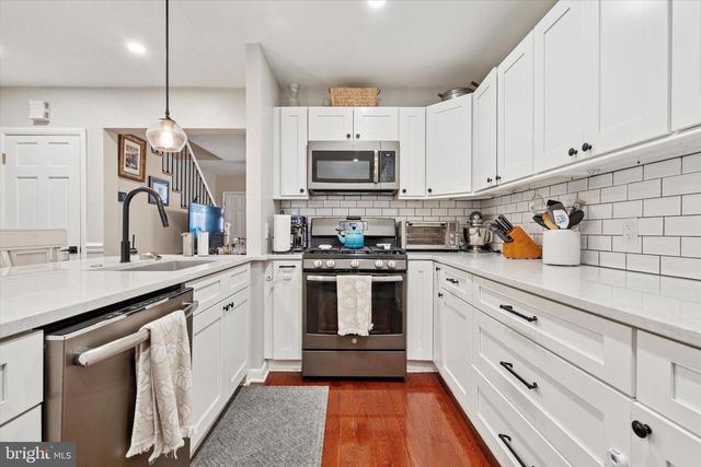 416 HERMIT ST, Philadelphia, PA 19128