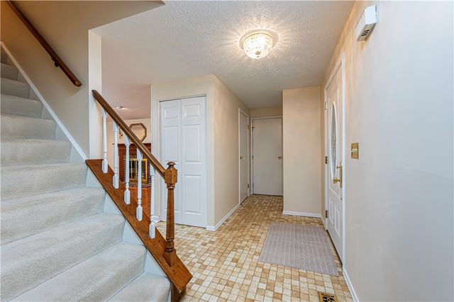 52 GREENVIEW, Hempfield Twp, PA 15644