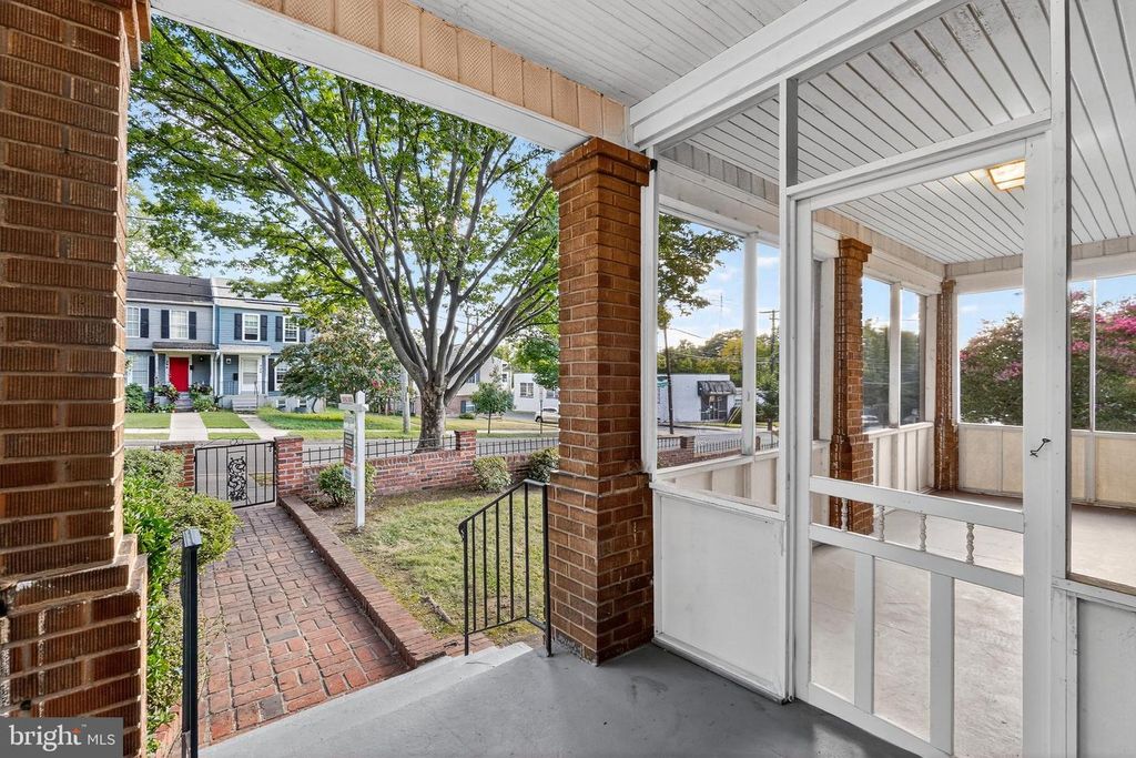 213 VAN BUREN ST NW, Washington, DC 20012