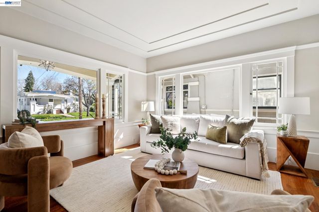 3226 Fairview Ave, Alameda, CA 94501