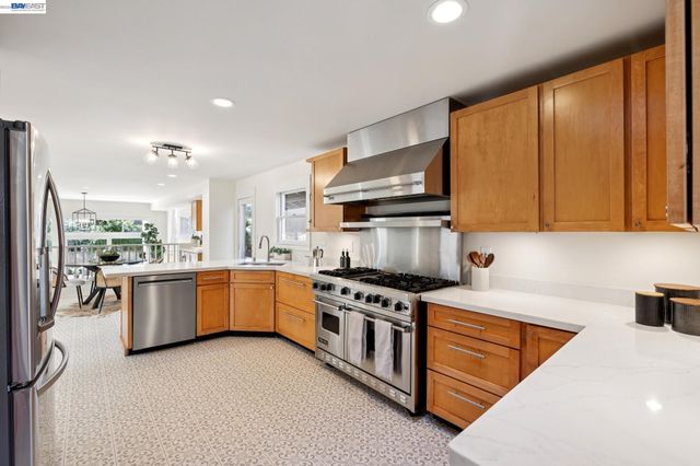 3226 Fairview Ave, Alameda, CA 94501