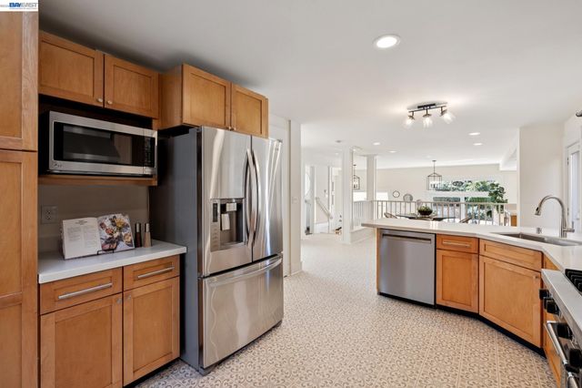 3226 Fairview Ave, Alameda, CA 94501