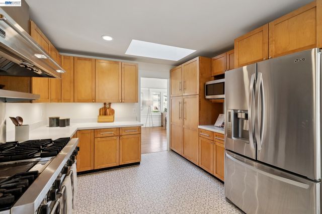 3226 Fairview Ave, Alameda, CA 94501