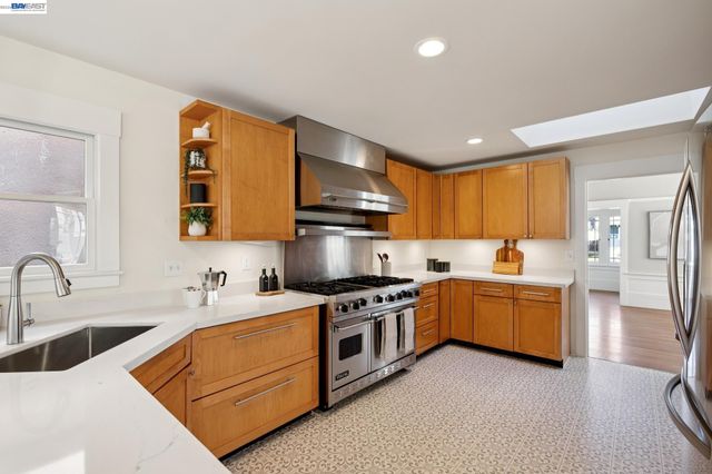 3226 Fairview Ave, Alameda, CA 94501