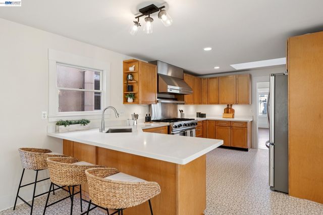 3226 Fairview Ave, Alameda, CA 94501