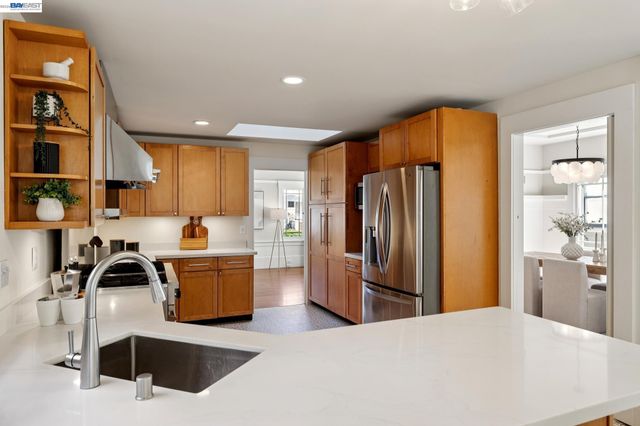 3226 Fairview Ave, Alameda, CA 94501