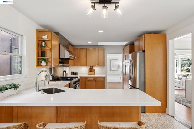 3226 Fairview Ave, Alameda, CA 94501