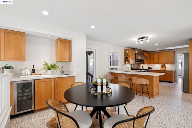 3226 Fairview Ave, Alameda, CA 94501