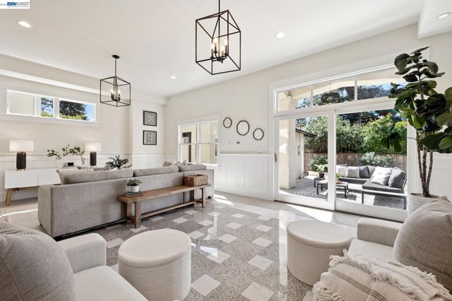 3226 Fairview Ave, Alameda, CA 94501