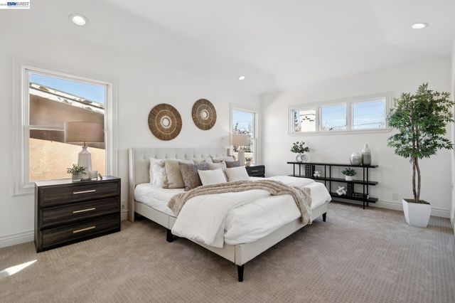 3226 Fairview Ave, Alameda, CA 94501