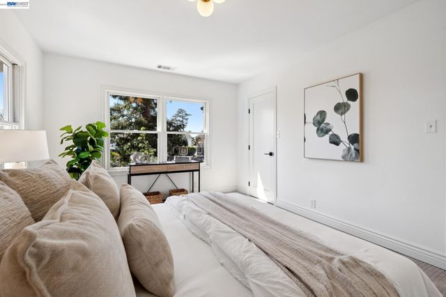 3226 Fairview Ave, Alameda, CA 94501