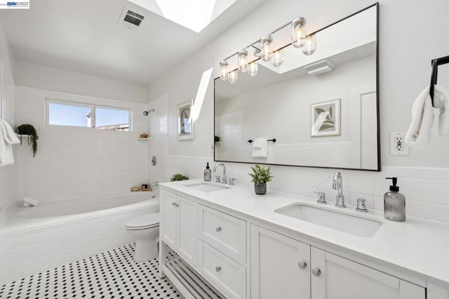 3226 Fairview Ave, Alameda, CA 94501