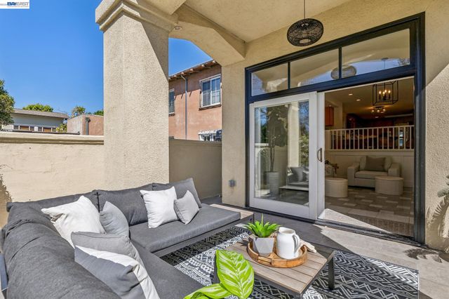 3226 Fairview Ave, Alameda, CA 94501