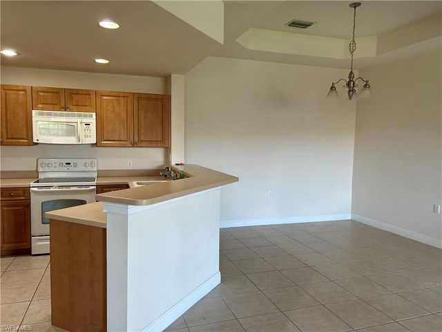 2904 Tuscan DR 301, Cape Coral, FL 33909