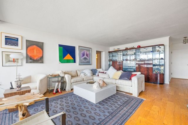 566 Commonwealth 801, Boston, MA 02215