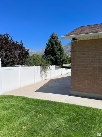10861 N PANORAMA DR, Highland, UT 84003