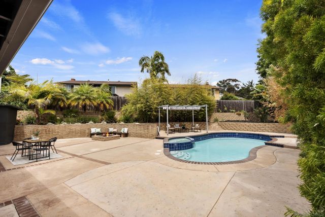 4547 Lisann, San Diego, CA 92117