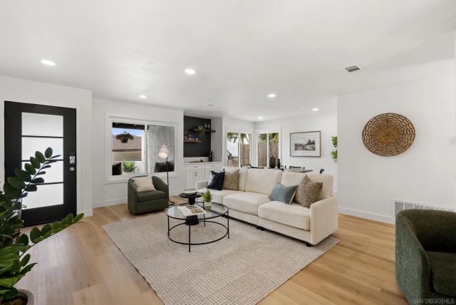 4547 Lisann, San Diego, CA 92117