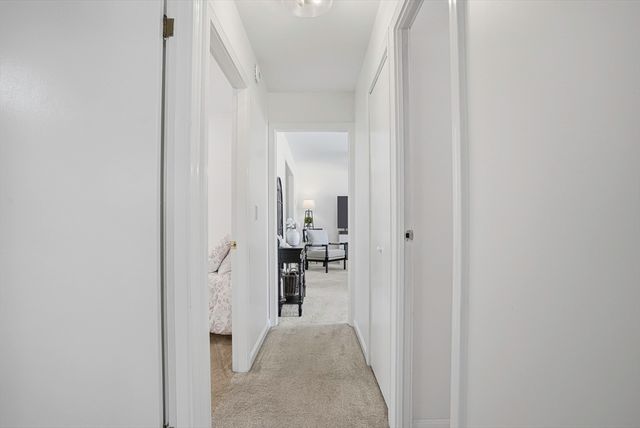 18 Delray Gdns, Northbridge, MA 01588